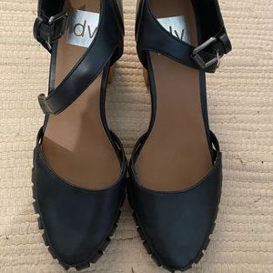 Cute clog shoes! Perfect for every season.